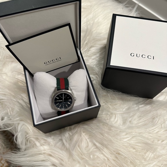 Gucci watch green’s and red band - Picture 2 of 4